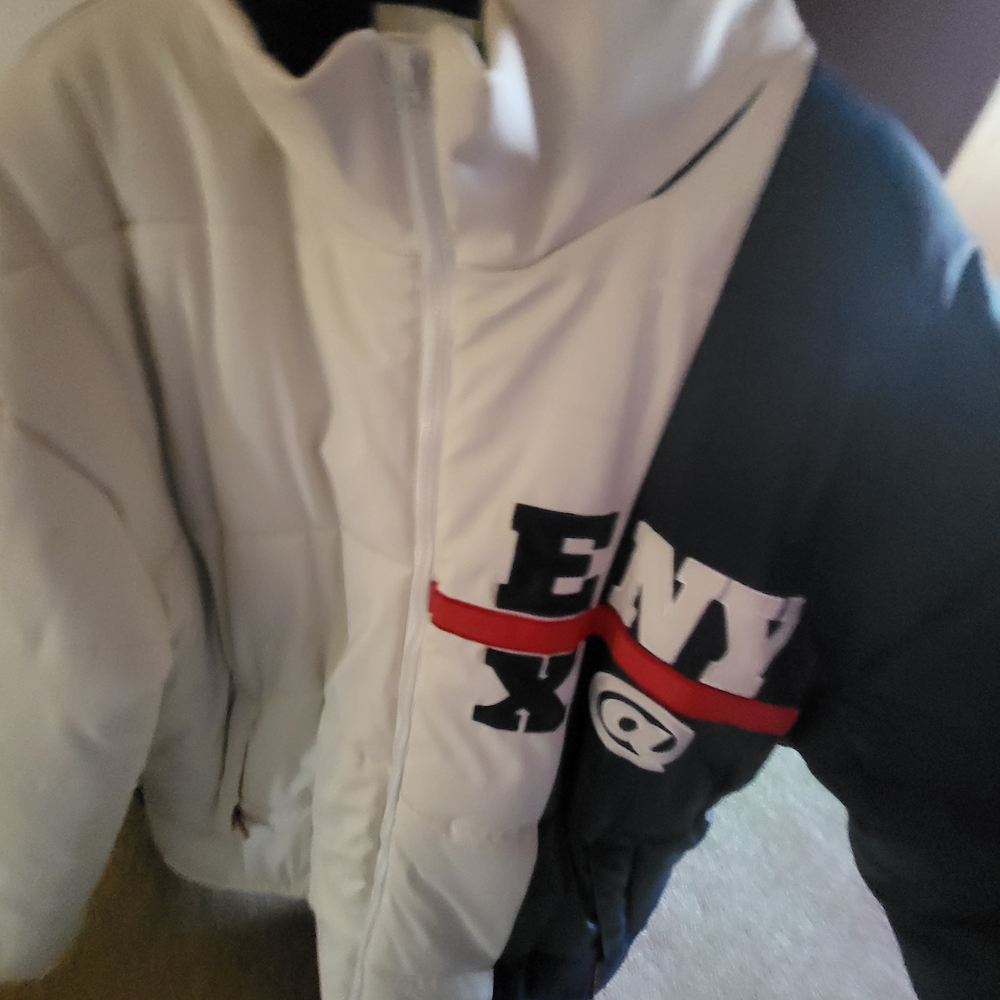 Men's Stylish White and Navy Puffer Jacket - Picture 3 of 6